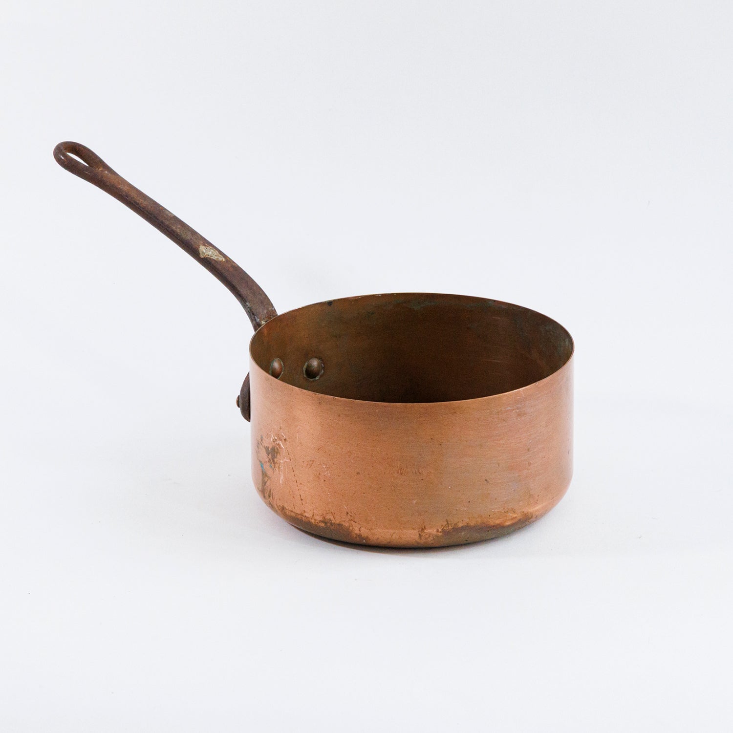 パリの食卓を彩る、蚤の市で見つけたブロカント | FIGARO Marché