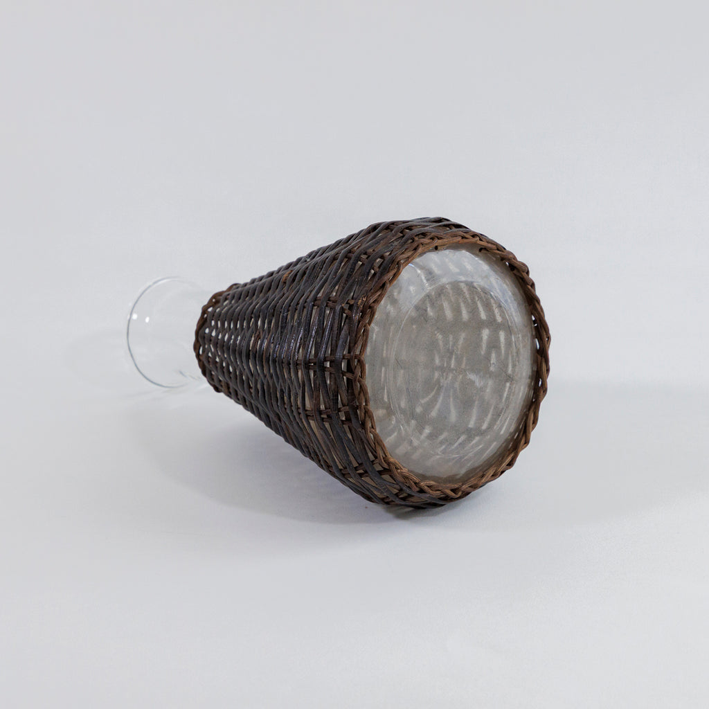 籐編みのカラフェ